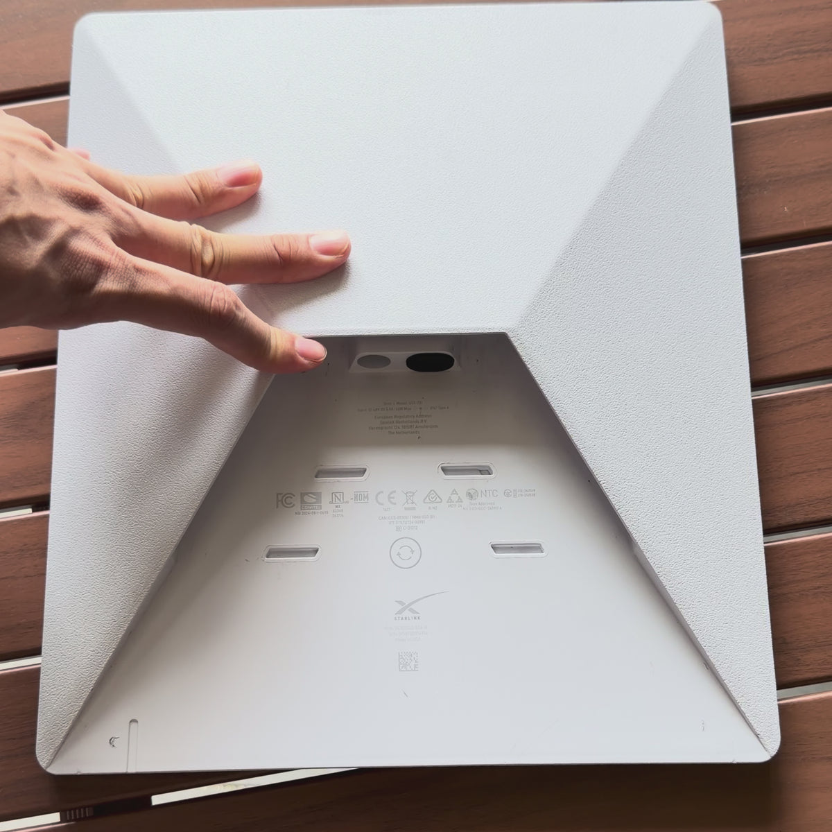Setup video — Original hands-on assembly demonstration; E100 shown, mounting shared by both models